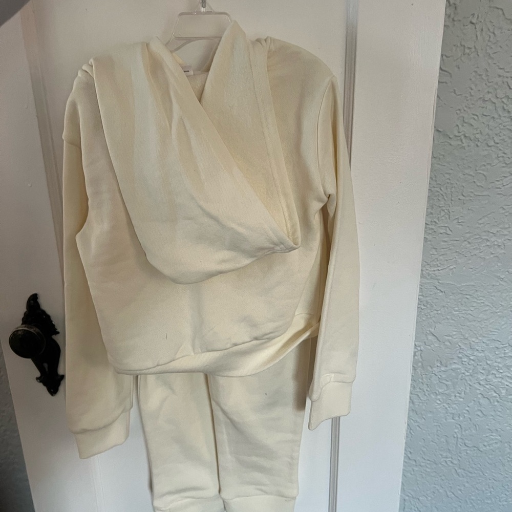 Skechers | Size 6 | Aspen Ski Club Cream Hoodie and Sweatpants Set - Picture 4 of 4